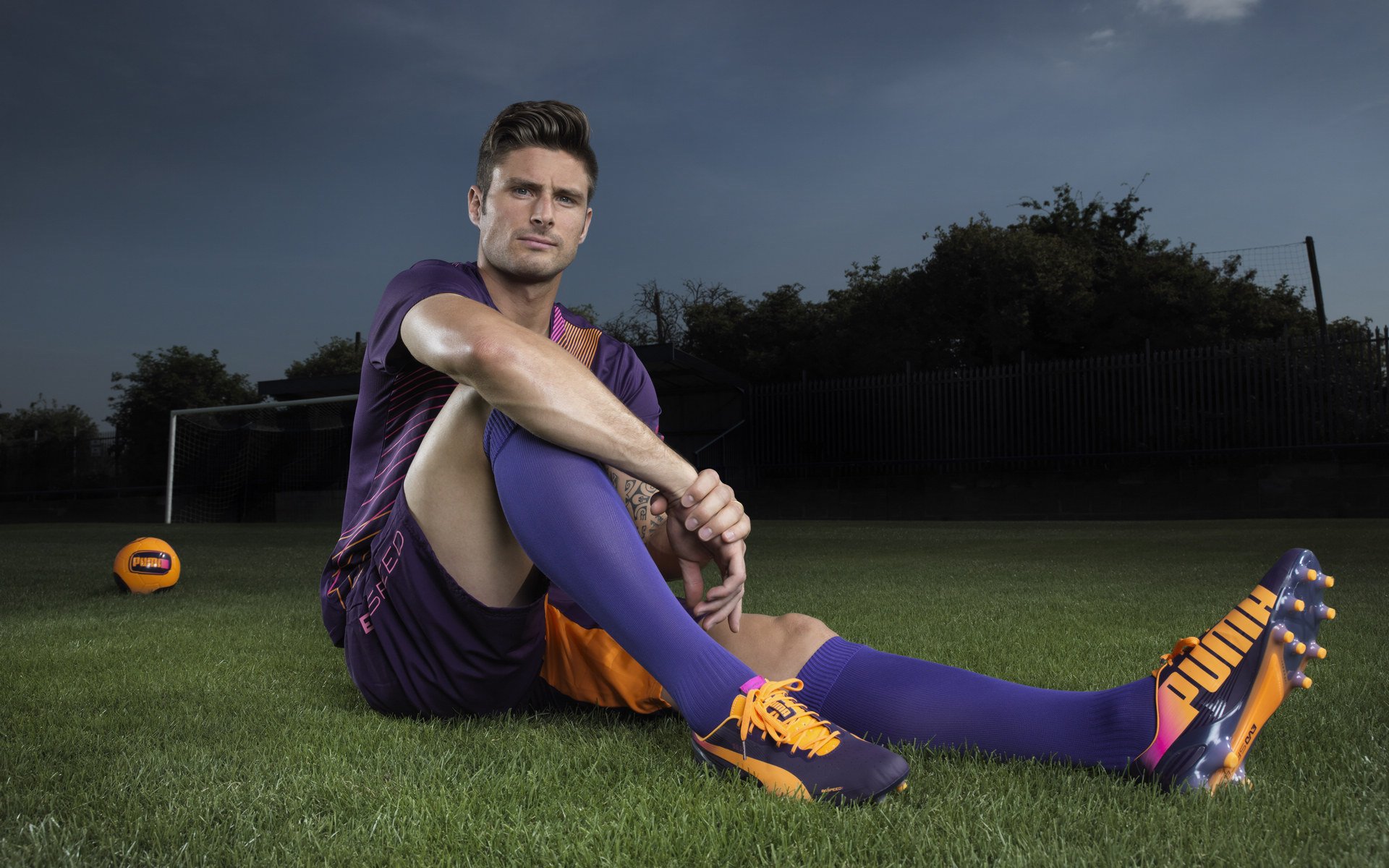 绿茵场与硬木地板的交响，意甲焦点战背后的篮网巅峰对决，独行侠如何胜出