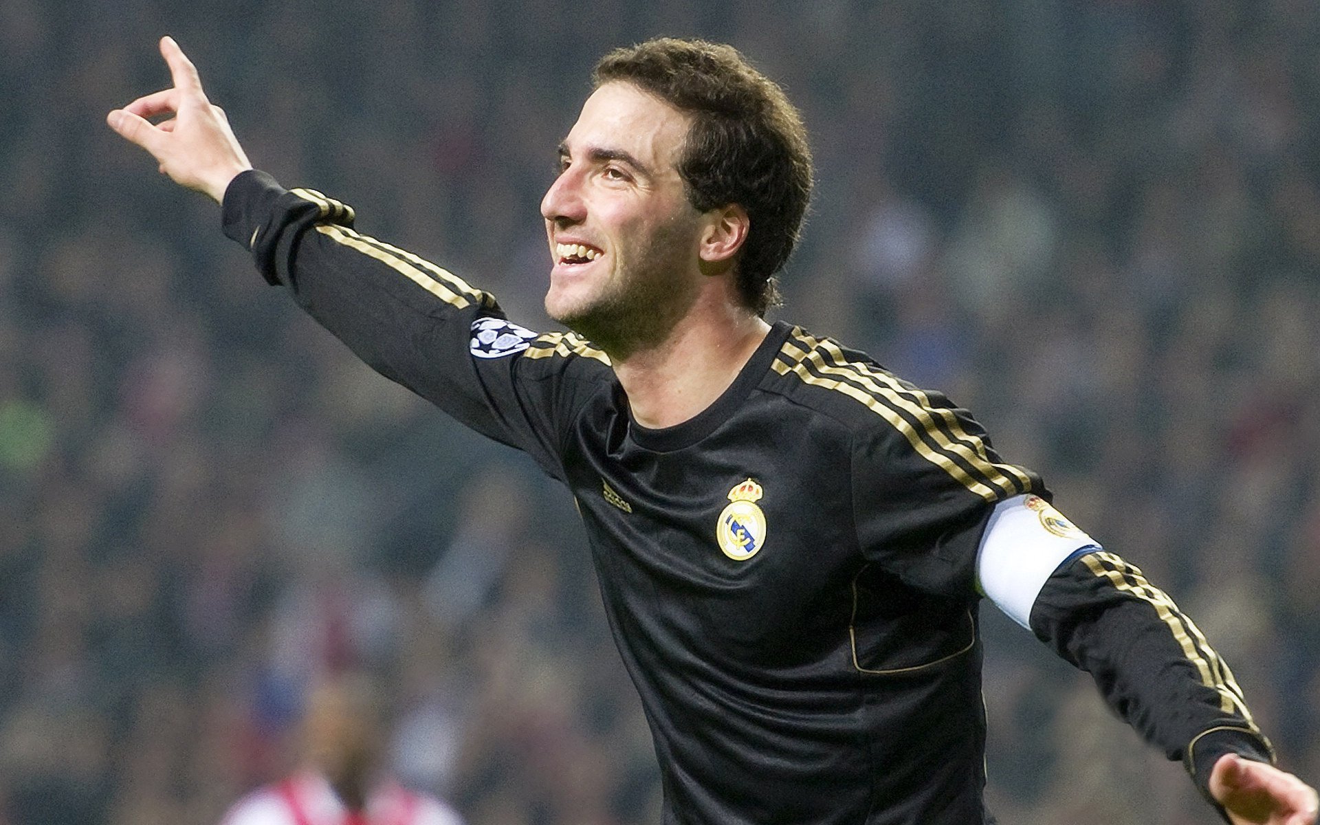 爱游戏官方入口-浓眉，洛杉矶的篮球变色龙